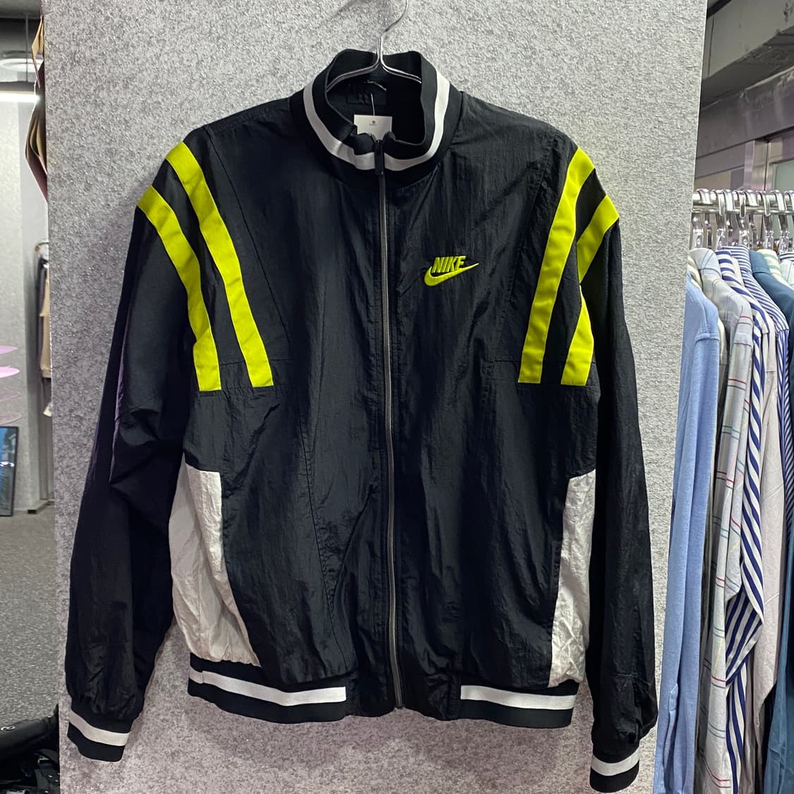 나이키 퓨추라 네온 올드스쿨 바람막이 B4361 상품이미지2