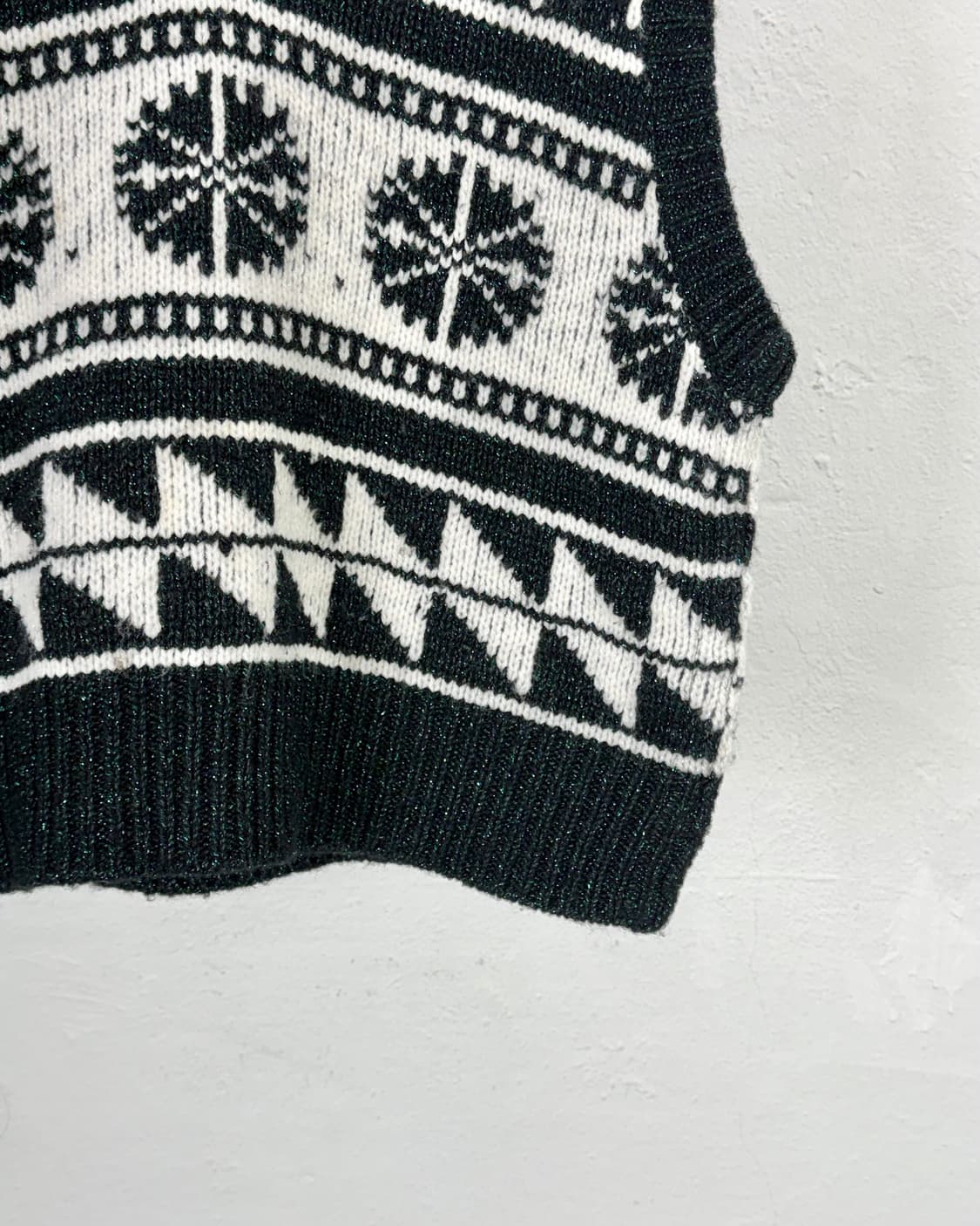 마수 22fw 트윙클 코위찬 브이넥 니트 베스트 상품이미지5