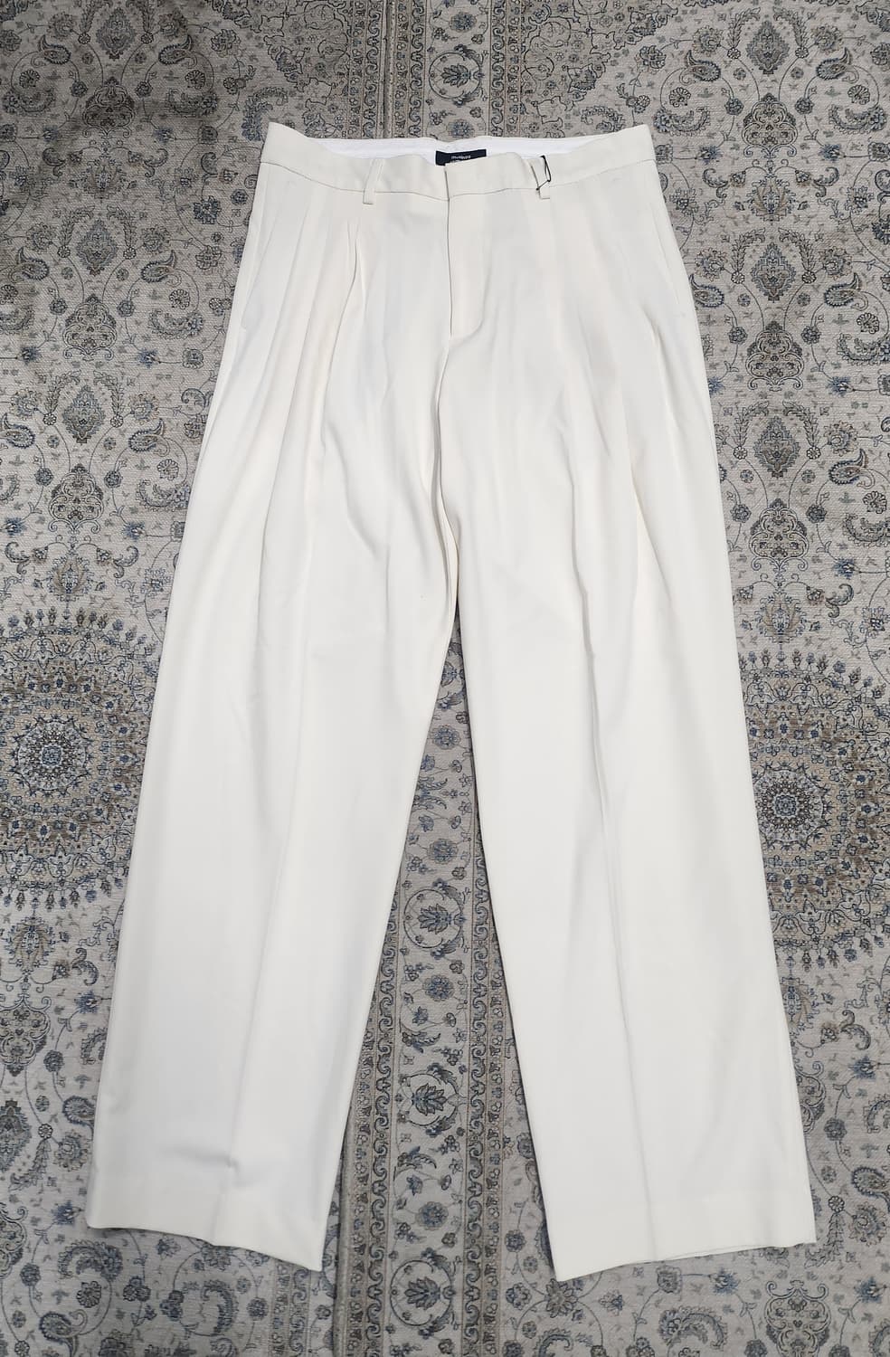 (새상품) 무탠다드 크림 쓰리턱 세미 벌룬 슬랙스 32 상품이미지1