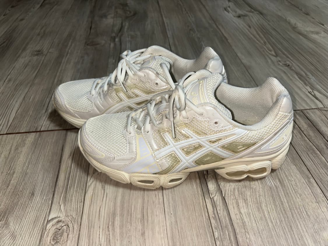 아식스 x 제시카 곤잘베스 젤 님버스 9 크림화이트 나이키 아디다스 네파 상품이미지1