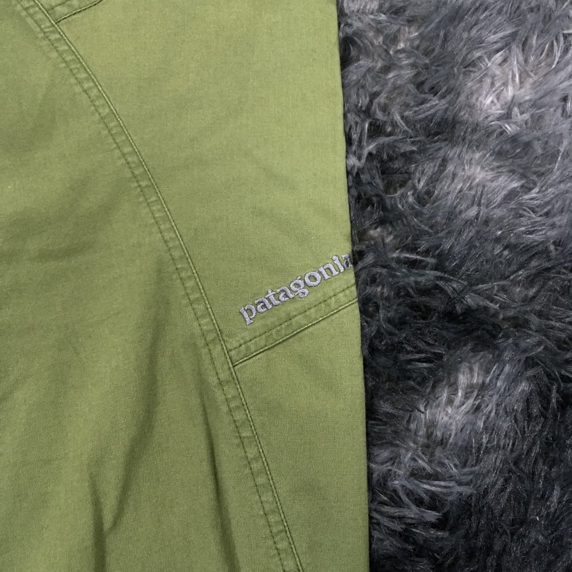 투티/0144 파타고니아 카키 팬츠 워크 실버 자수 로고 상품이미지3
