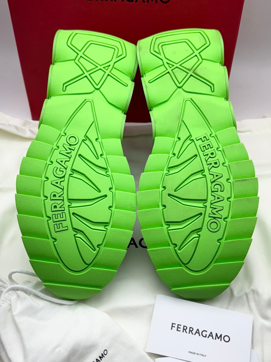 정품)페라가모 스니커즈 상품이미지9