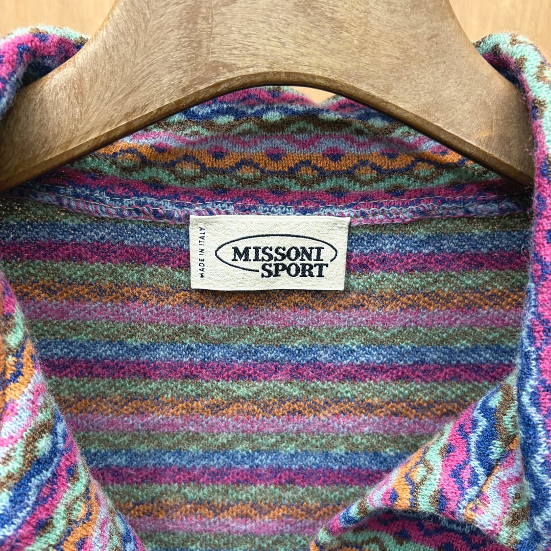 미쏘니 스포츠 클래식 셔츠 카라 니트 지그재그 패턴 디테일 퍼플 블루 상품이미지7