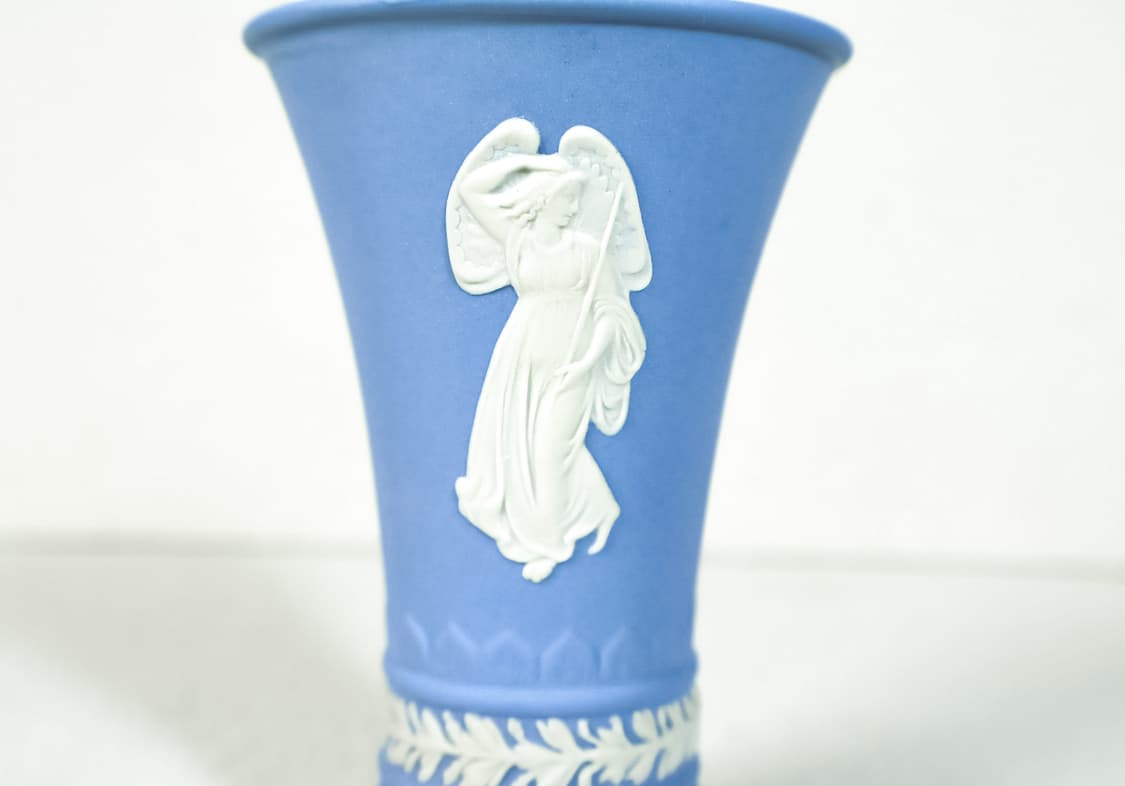 [영국앤틱] 웨지우드 제스퍼웨어 슬림 천사부조 베이스 화병_페일블루 상품이미지7