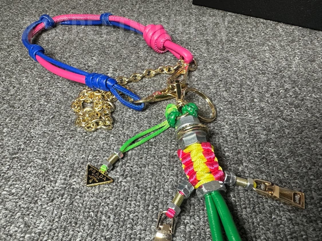 프라다 로봇 백참 블루 상품이미지7