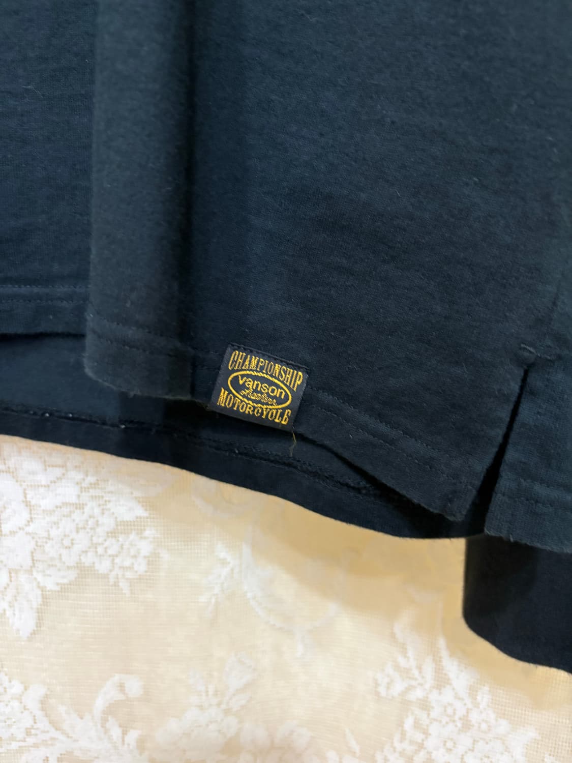 밴슨레더 스컬자수 긴팔티 상품이미지6