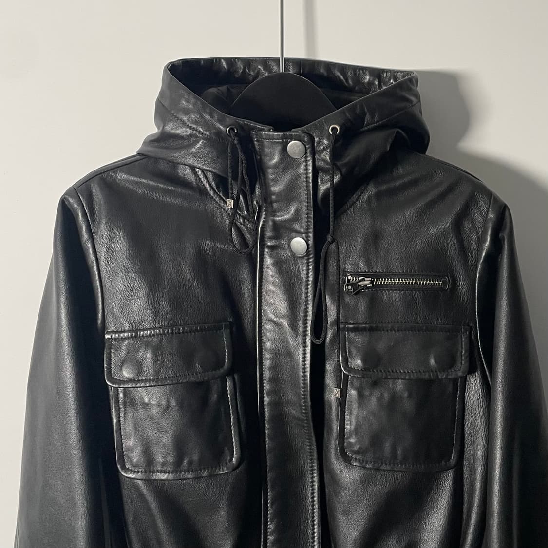 아르마니 익스체인지 우먼스 크롭 봄버 레더자켓 (on.491)  - 상품이미지3