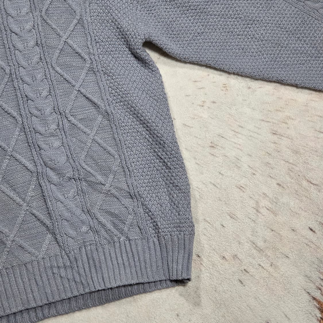 빔즈 하트 오버핏 스카이 꽈배기 니트 상품이미지3