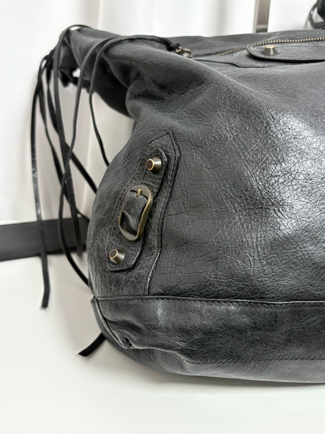 발렌시아가 데이 모터백 블랙 상품이미지4