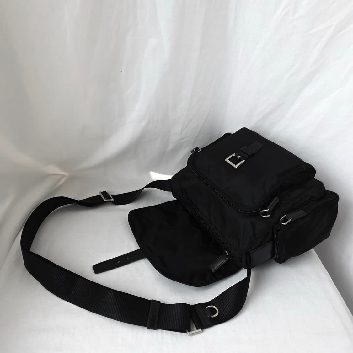 [정품 PRADA] 프라다 사이드 투포켓 나일론 크로스백 남녀공용 상품이미지7