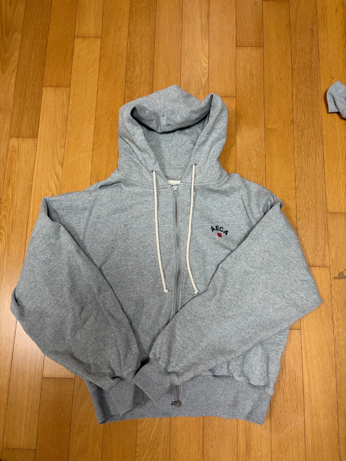 에이카화이트 후드집업 상품이미지1