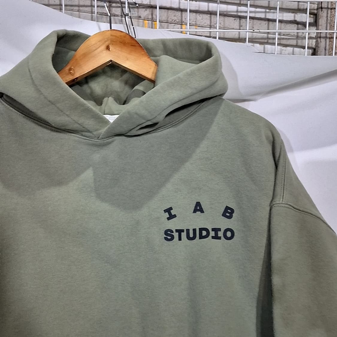 아이앱스튜디오 빅로고 후드티 상품이미지2