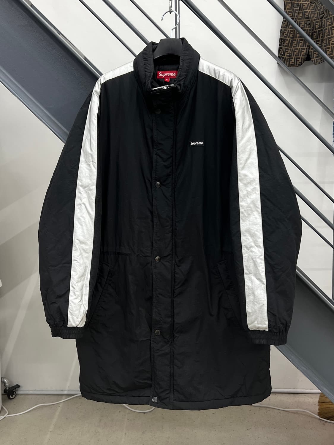 슈프림 17FW 빅로고 스타디움 파카 상품이미지3