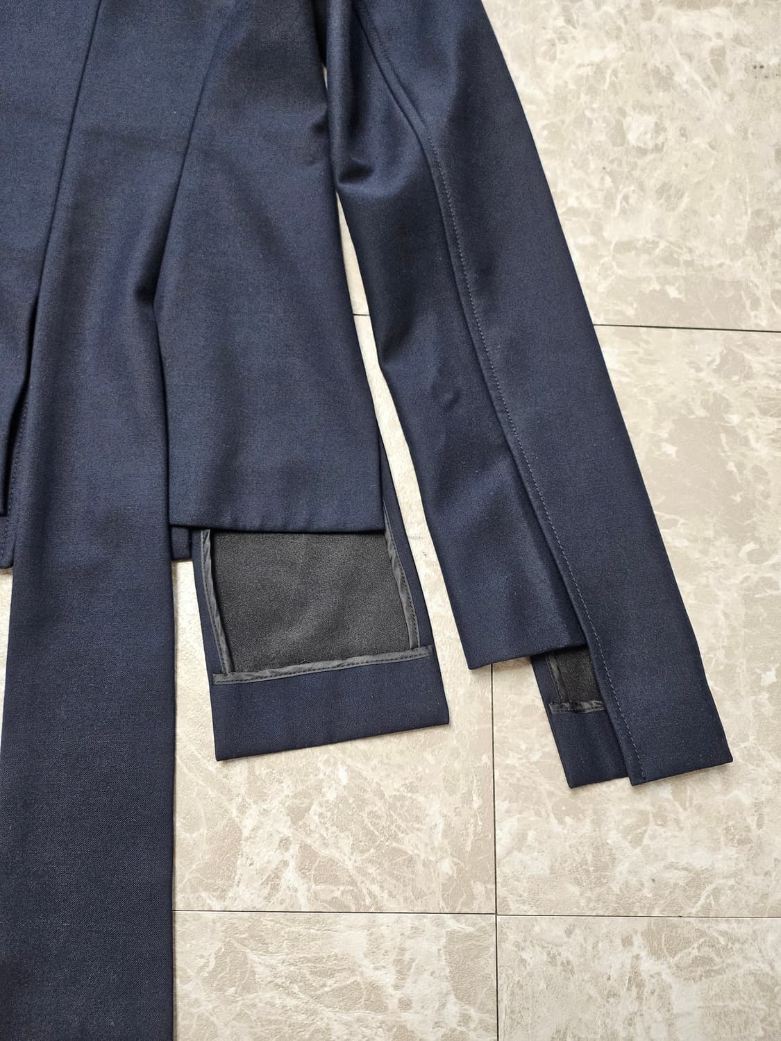 문탠 네이비 여성 언발란스 넥 블라우스 자켓 상품이미지4