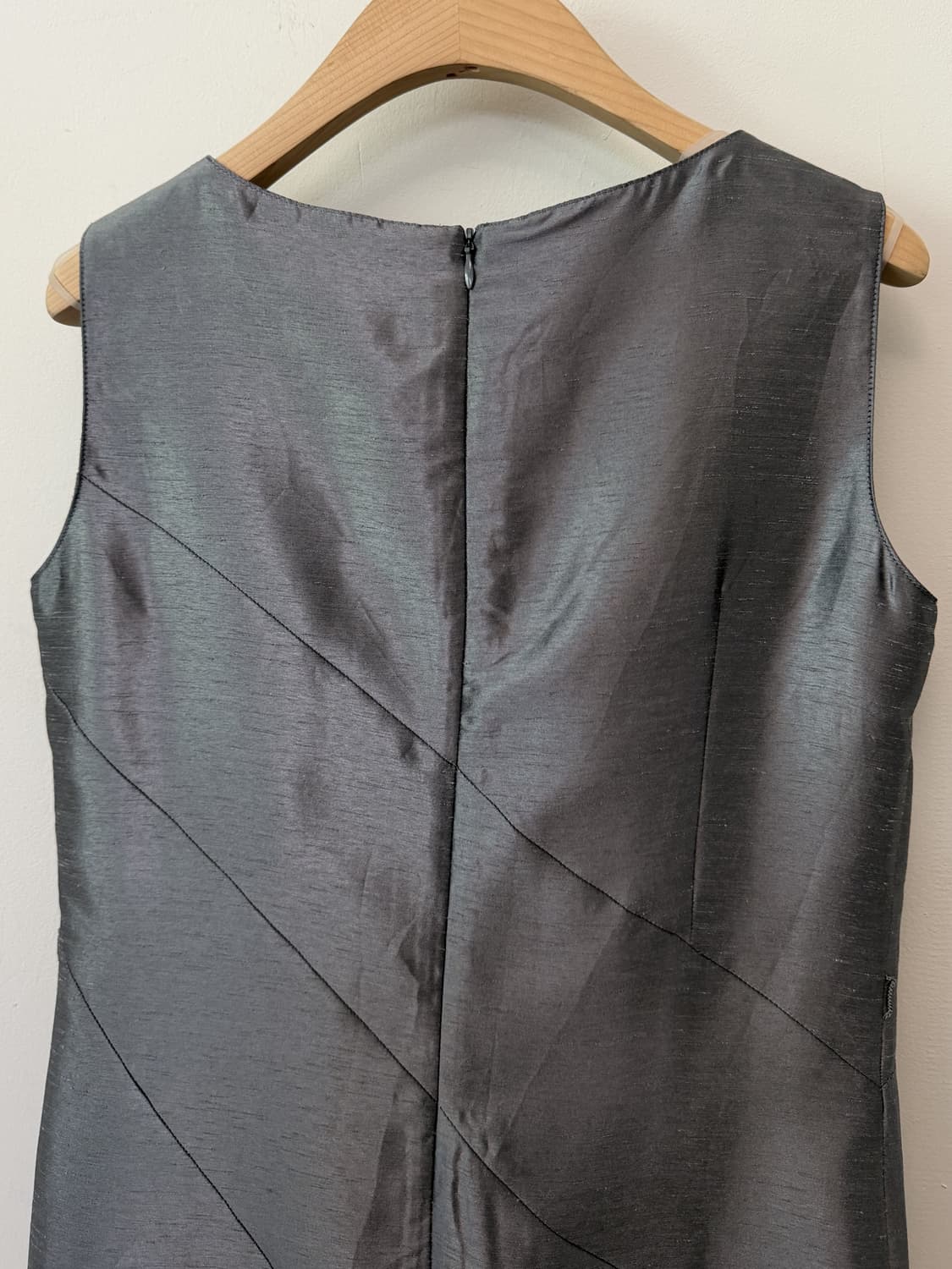 Glossy v-neck dress 상품이미지9