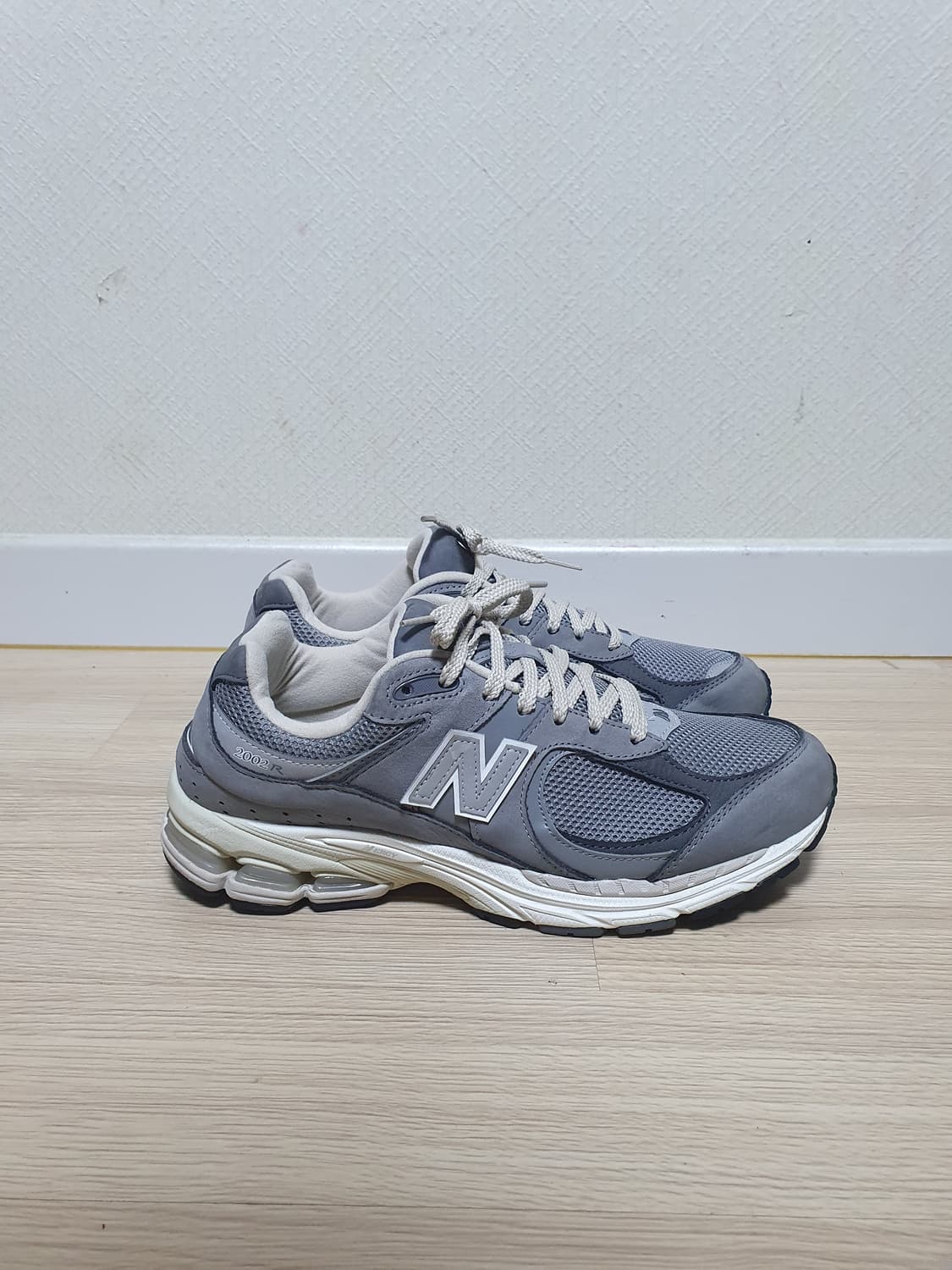 뉴발란스 2002R 그레이 운동화 275 상품이미지1