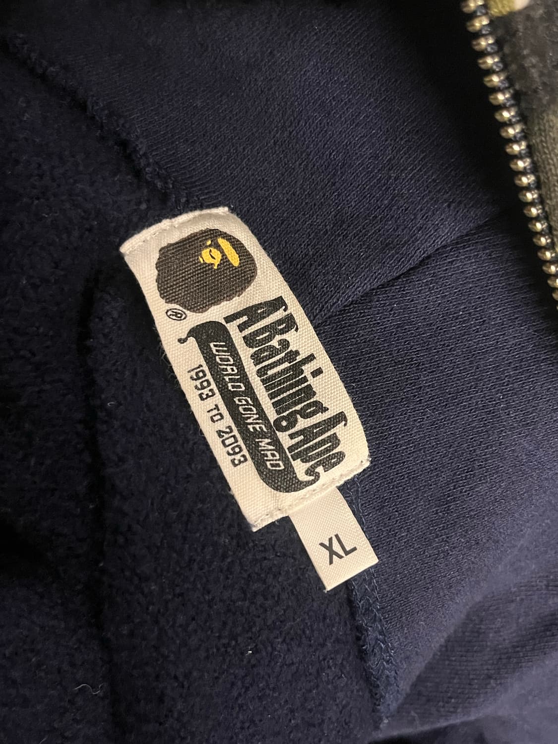 새상품급) 베이프 다크블루 반카모 샤크 후드집업 상품이미지3