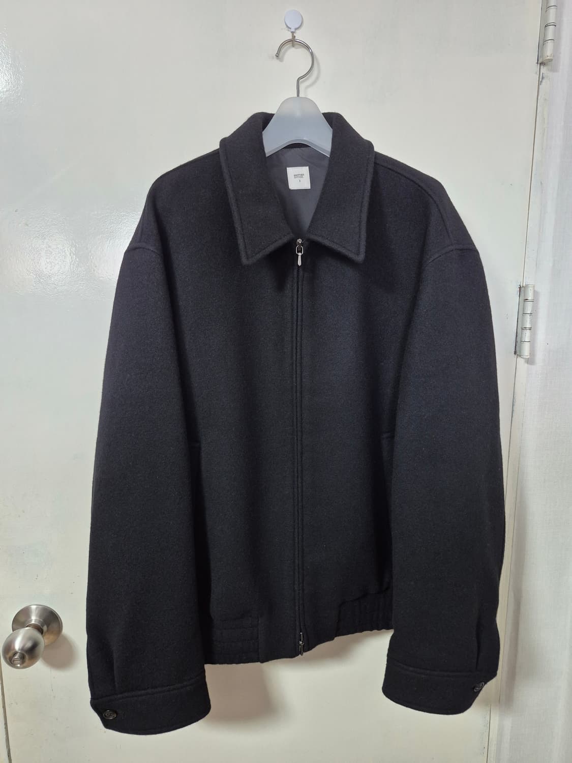 어나더오피스 Volume Blouson (Black) 상품이미지5