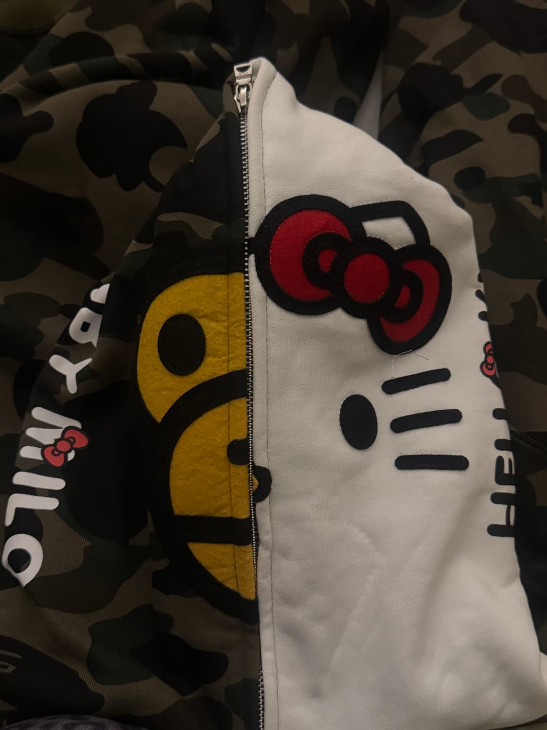 베이프X헬로키티 녹계 후드집업 상품이미지1