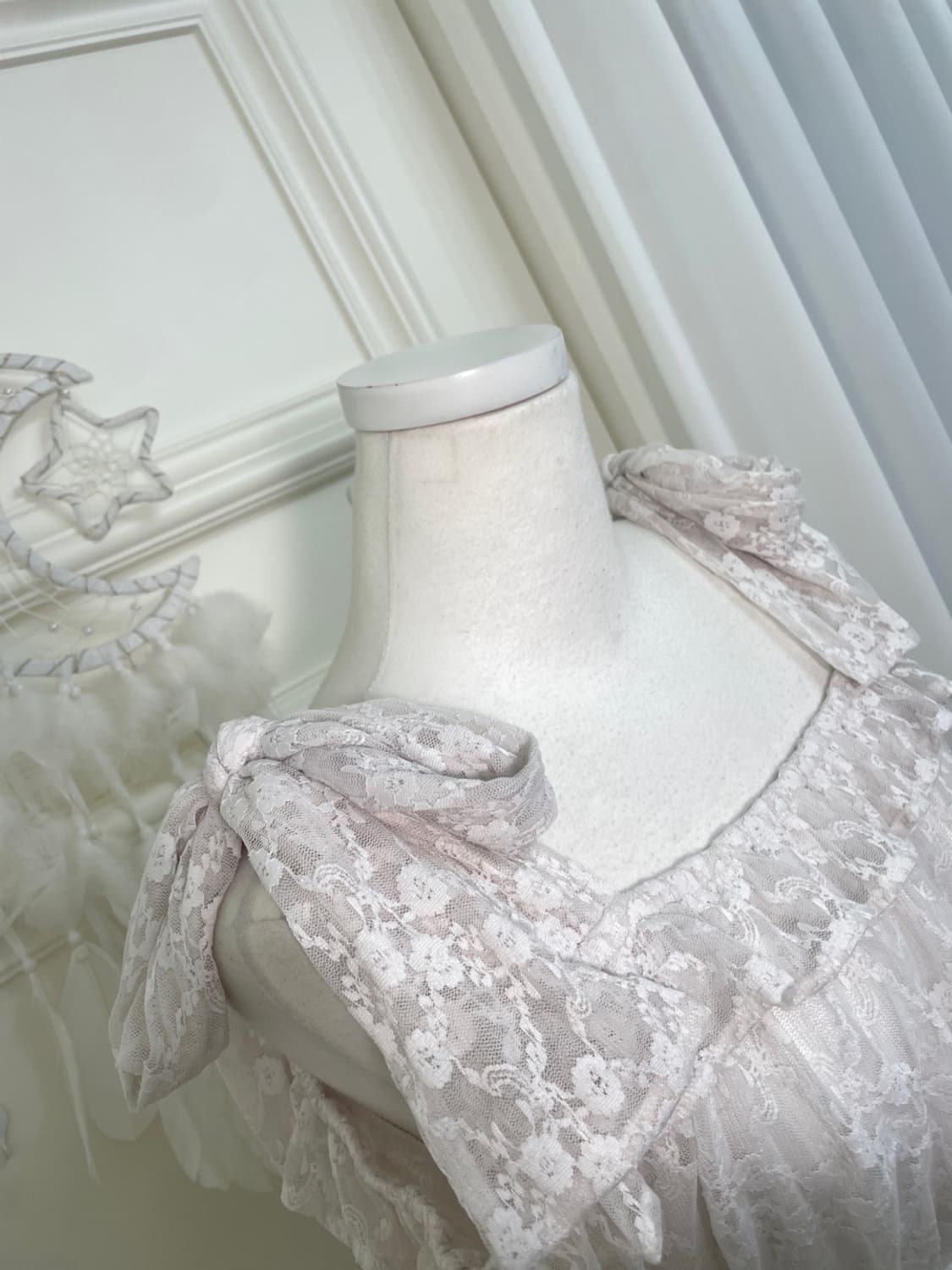 MICHELL MACARON white lace off-shoulder 상품이미지8