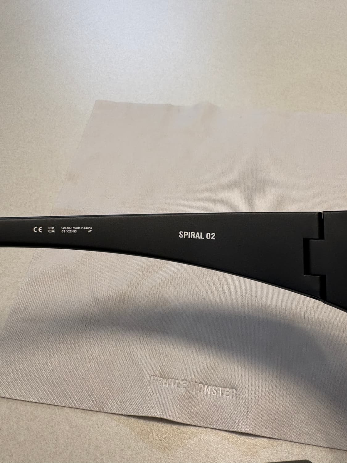 젠틀몬스터 x 뮈글러 스파이럴 02 M01 블랙 그레이 상품이미지7