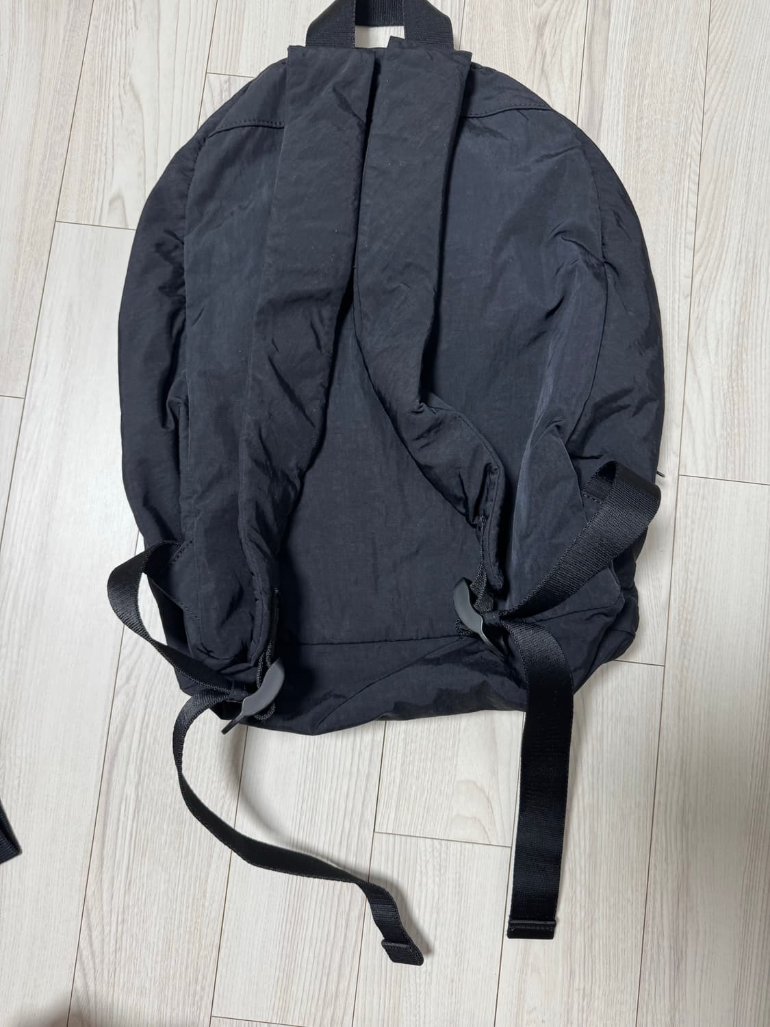 Cos 블랙 나일론백팩 상품이미지5