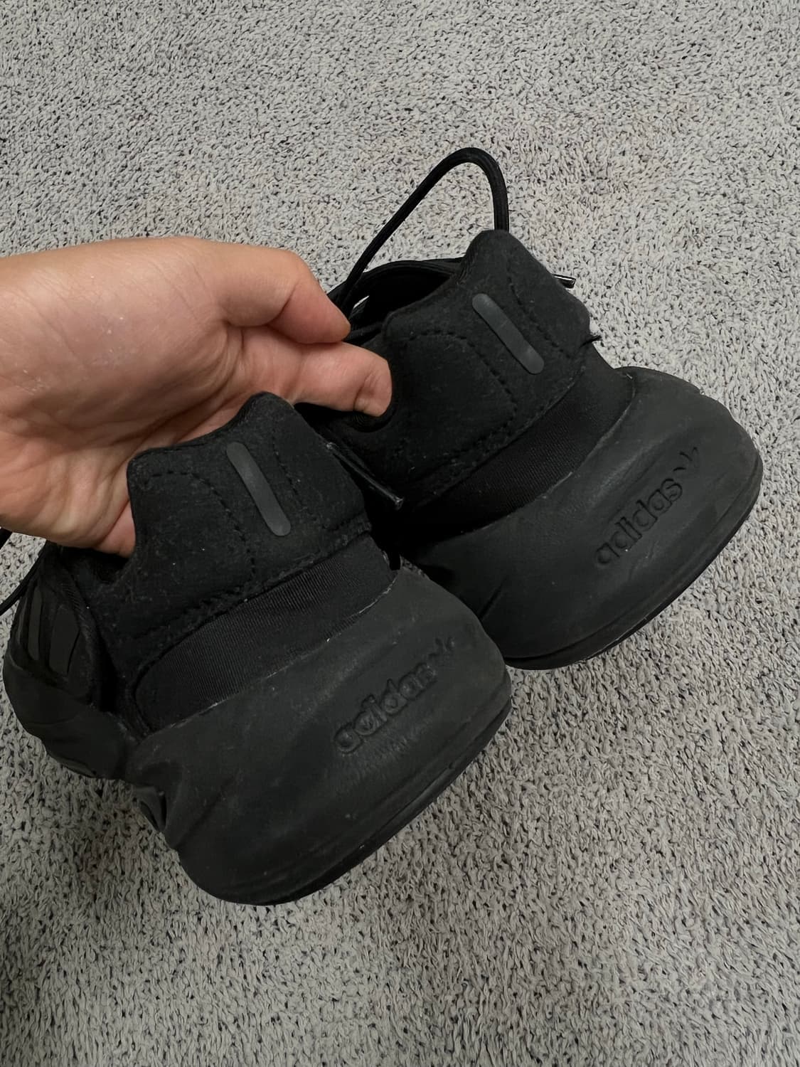 (220) 아디다스 오젤리아 트리플블랙 상품이미지3