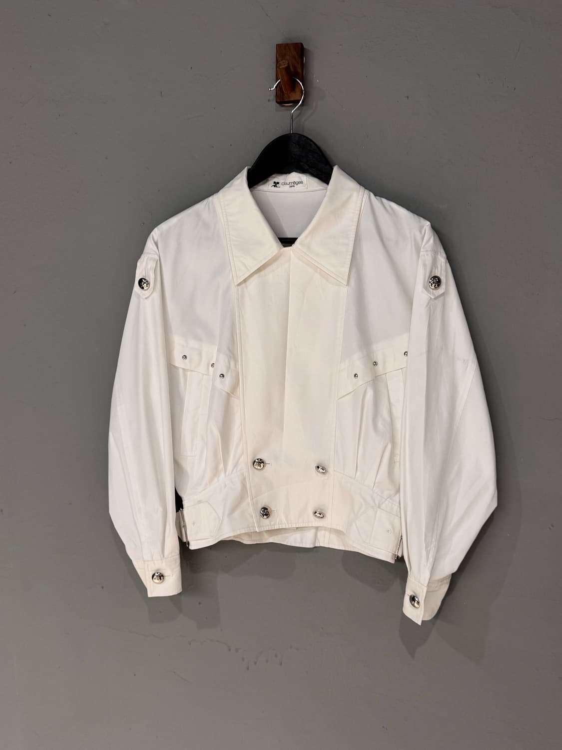 꾸레쥬 더블 화이트 크롭 봄버자켓  상품이미지1