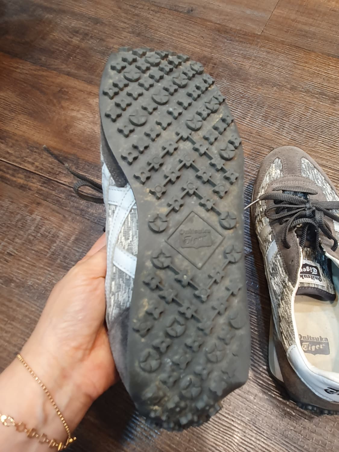 오니츠카타이거 그레이 패턴 운동화 250 상품이미지4