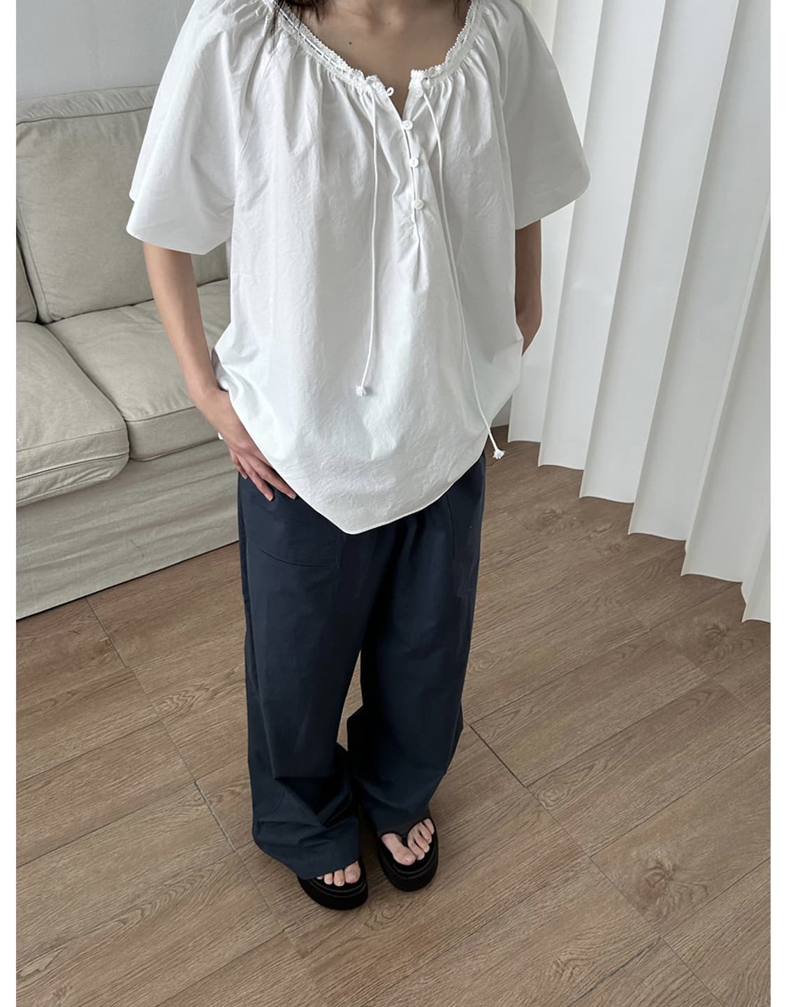 Demely 드멜리 Clean Lace Blouse 블라우스 상품이미지3