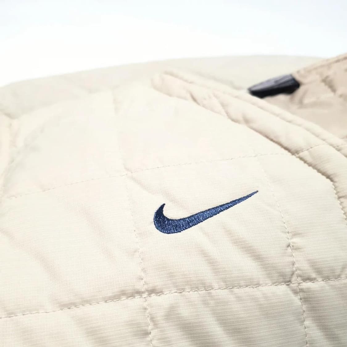 나이키 02's 올드스쿨 브이넥 누빔 경량 패딩 조끼 상품이미지3