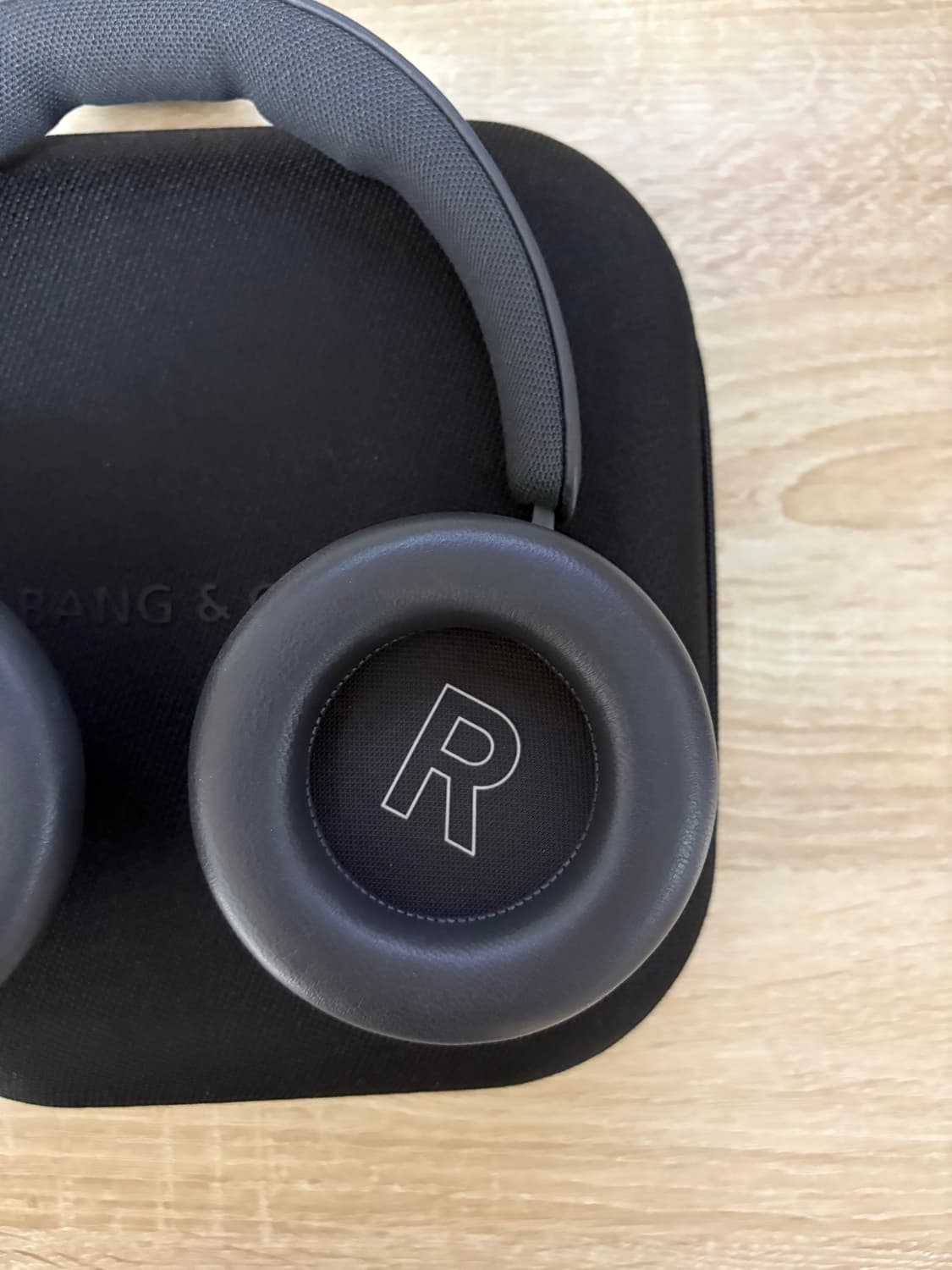 뱅앤올룹슨 Beoplay HX 블랙 풀박스 상품이미지5