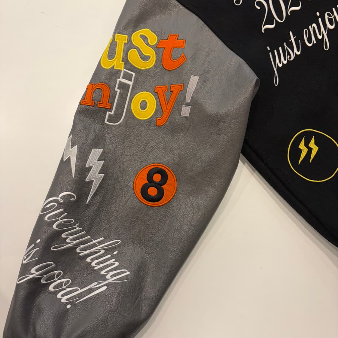 에이티즈 트레져 2024 블랙 바시티 자켓 D509 상품이미지5