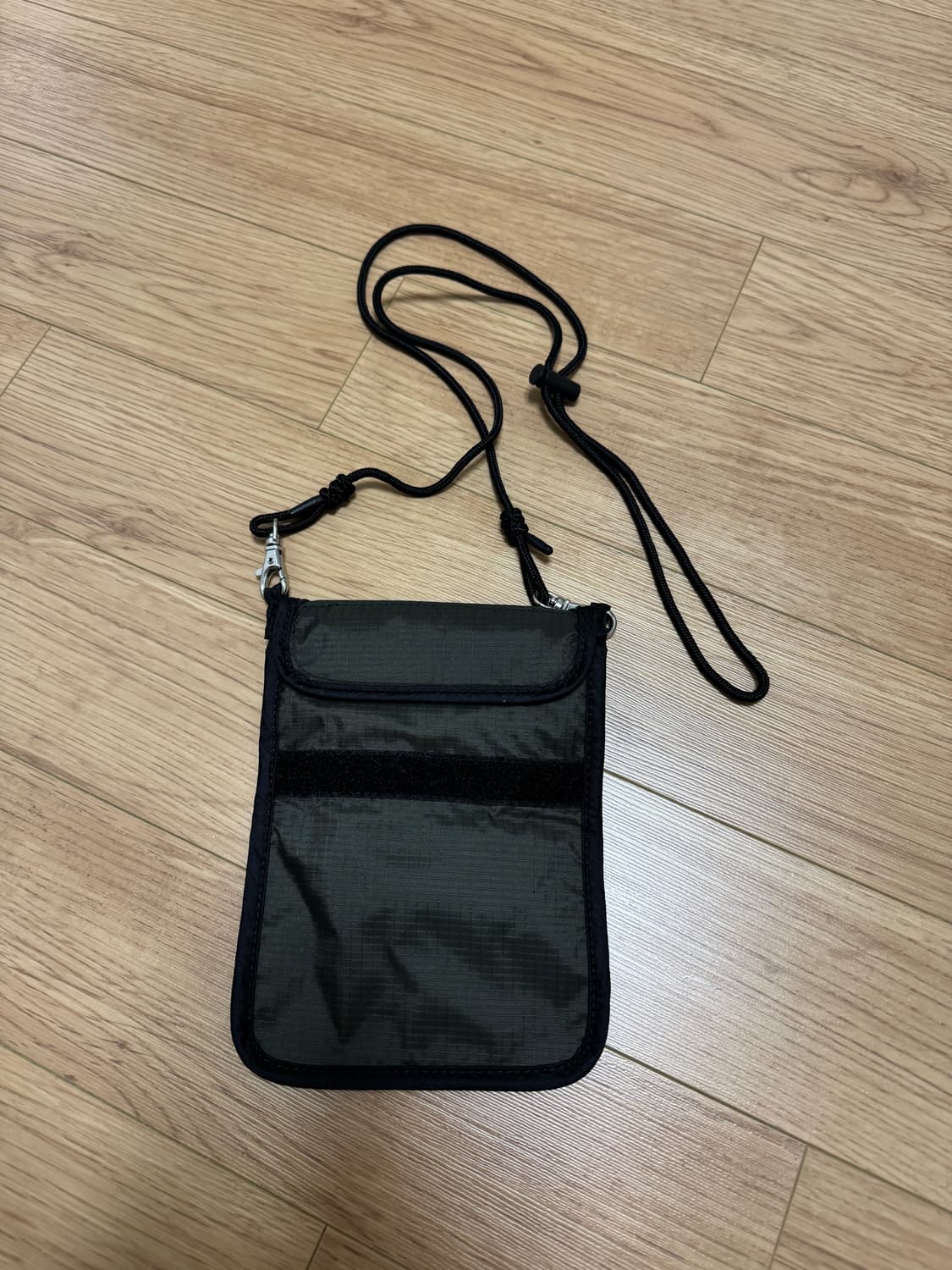 헌터 크로스백(파우치) 카키 상품이미지2