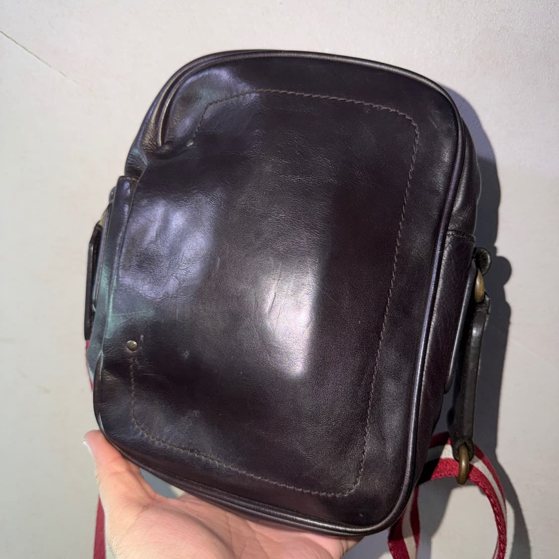 발리 남성 미니 크로스백 다크브라운 상품이미지9