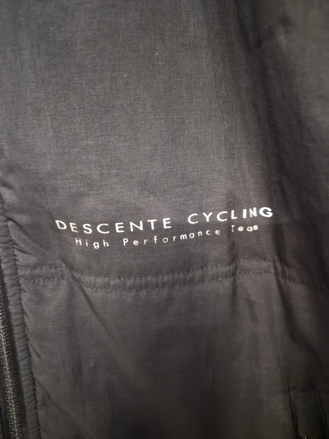 L/100) 데상트 사이클링 자켓 팝니다 상품이미지3