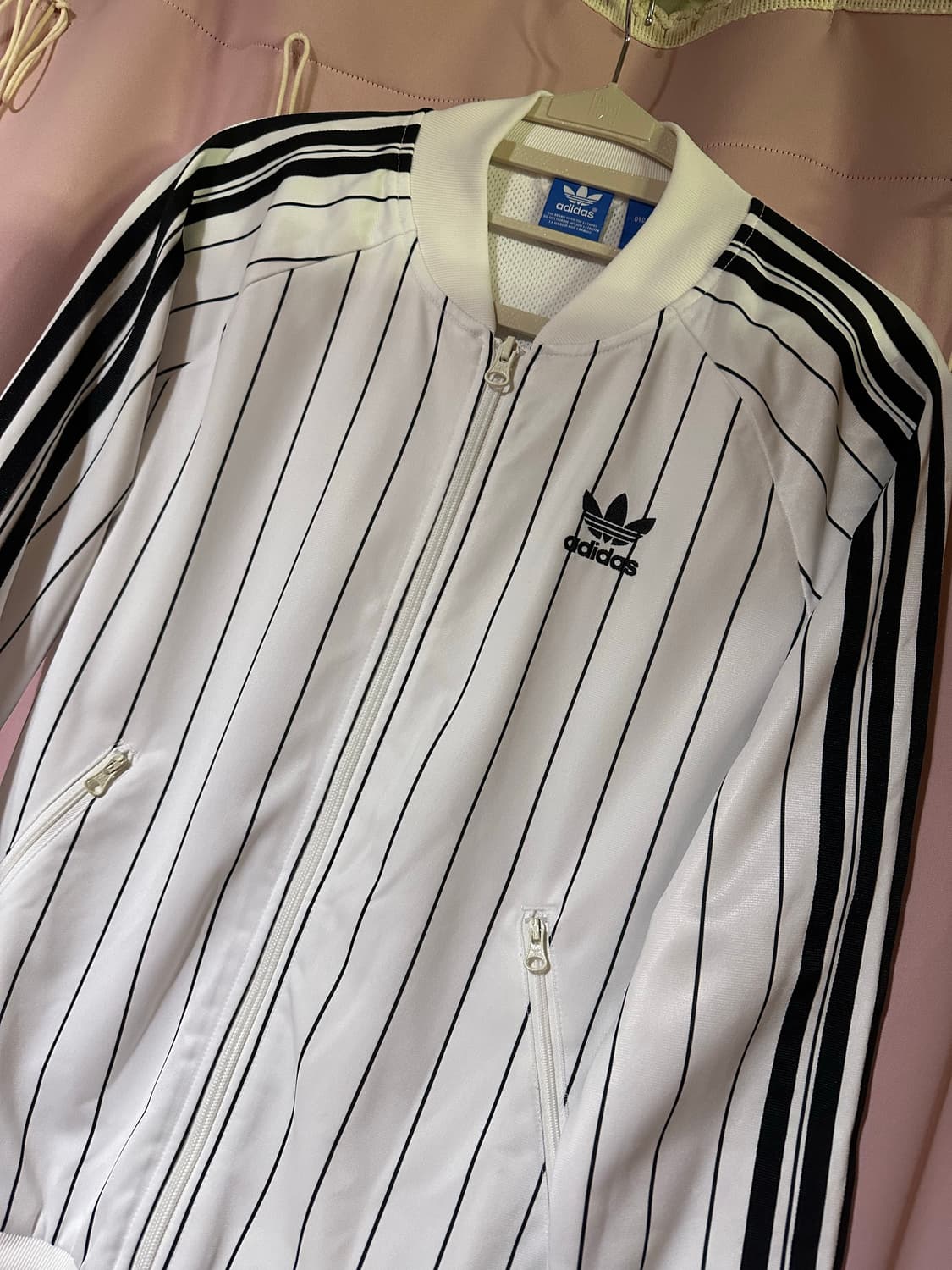 아디다스져지 아디다스 슈퍼걸 스트라이프 트랙탑 집업 아디다스 오레오 흰검 상품이미지2