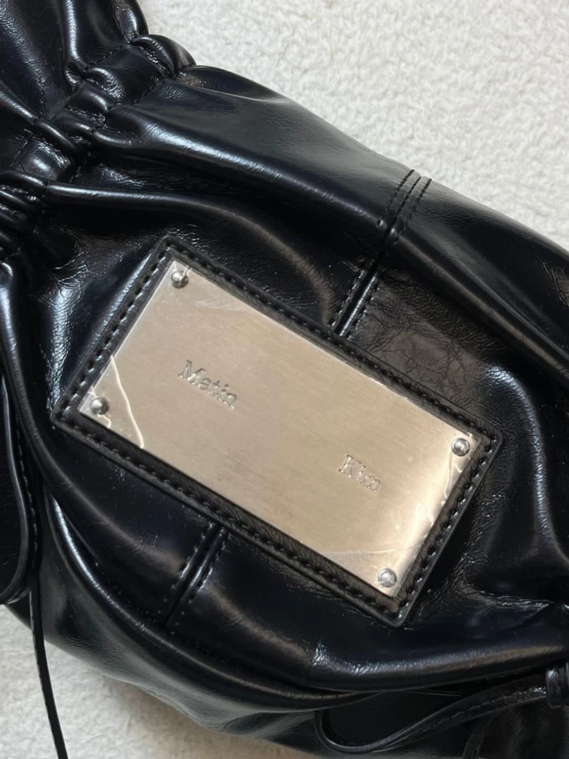 마뗑킴 25FW 하프 셔링 리본 라운드 백 A1764 상품이미지3