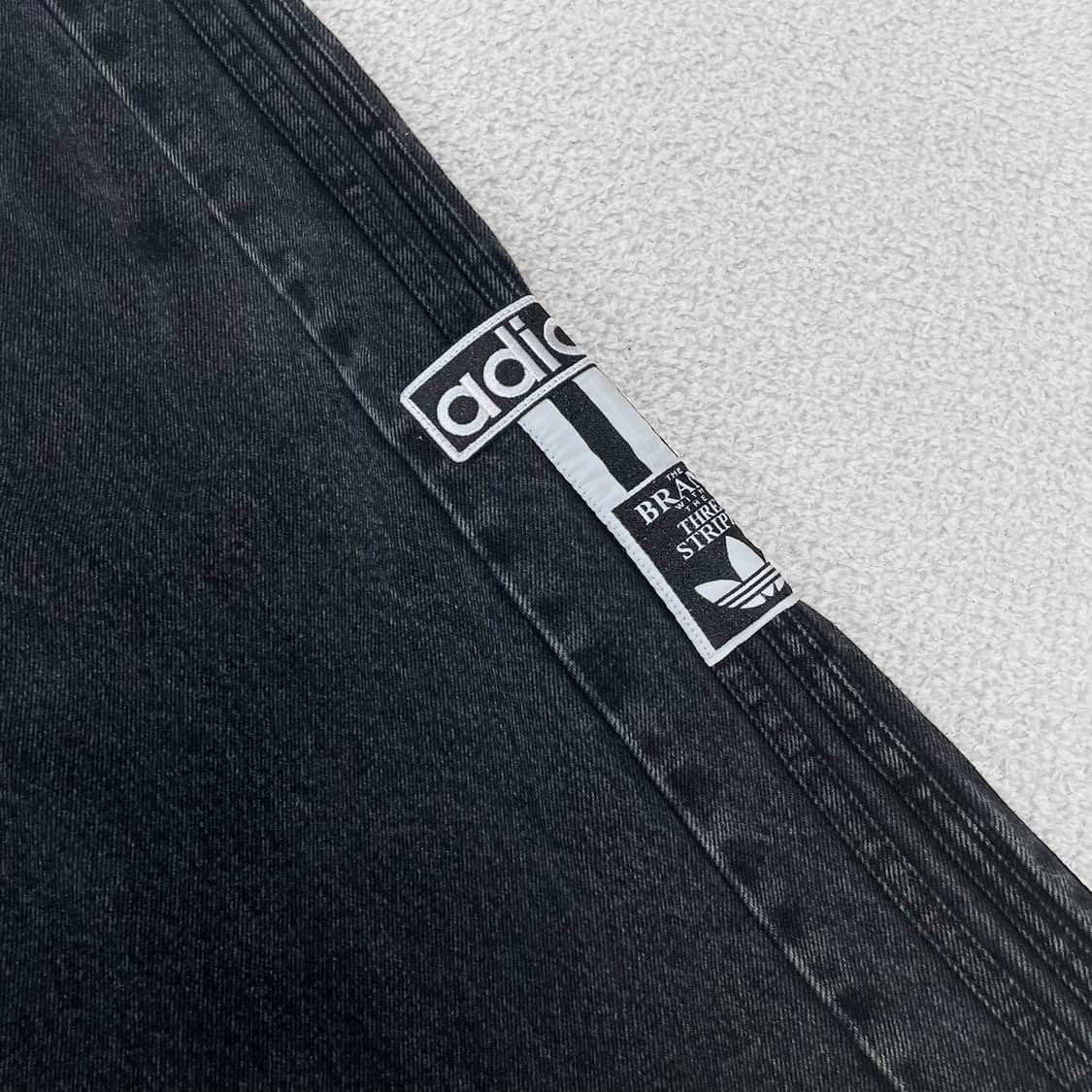 아디다스 아디브레이크 데님 팬츠 흑청 상품이미지3