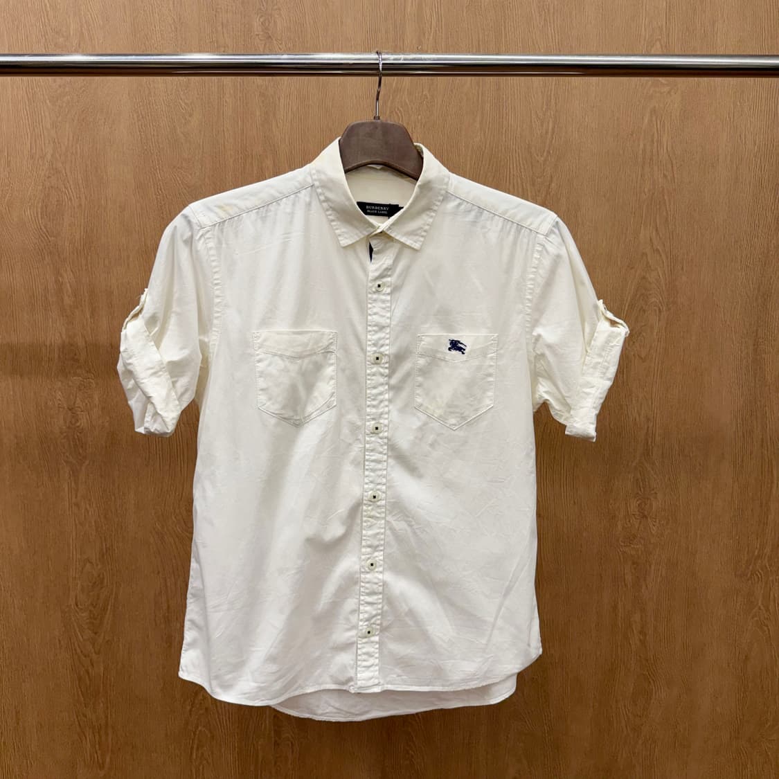 버버리 블랙 라벨 포켓 반팔 셔츠 로고 자수 롤업 슬리브 아이보리 상품이미지2
