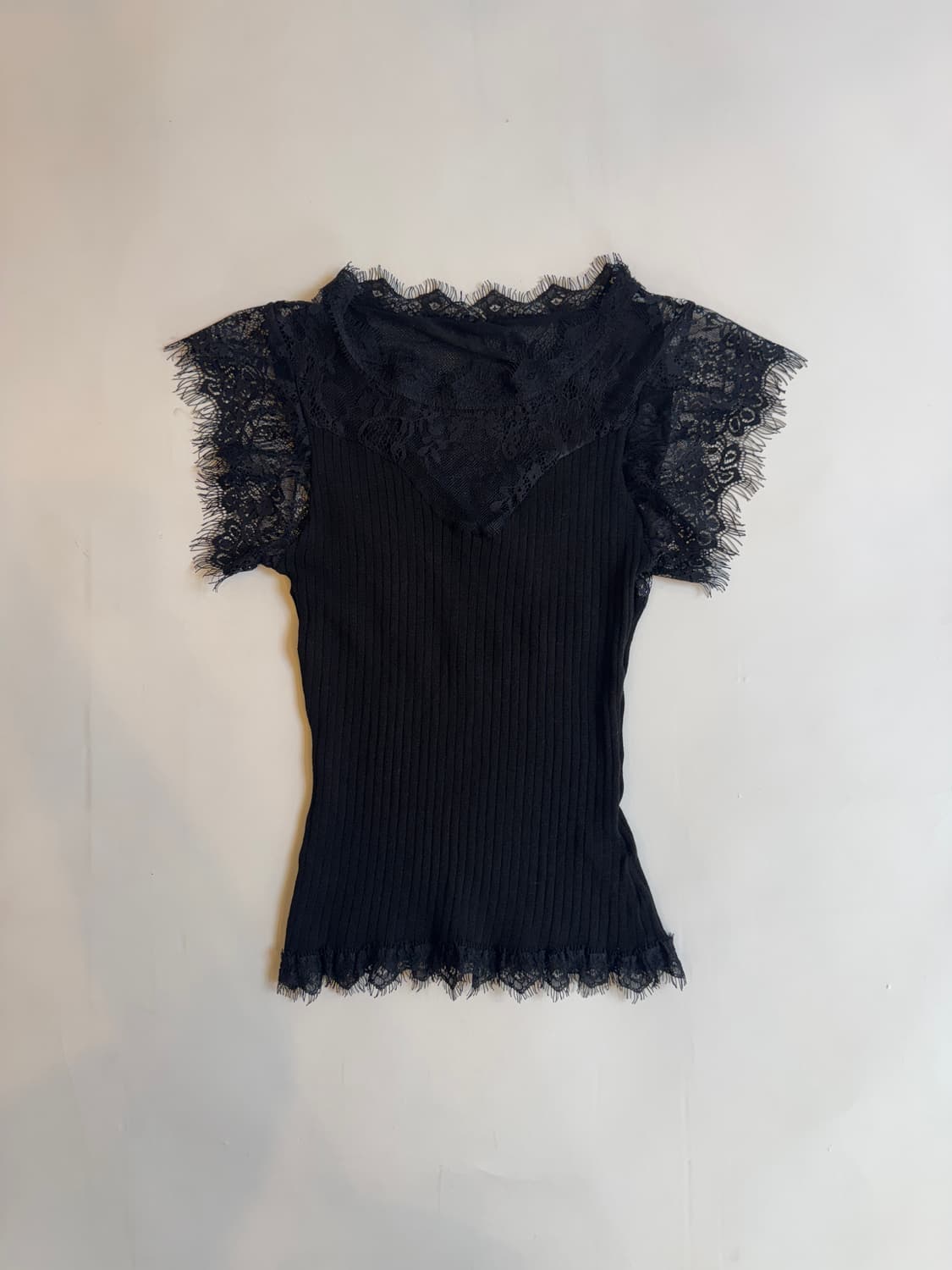 Black Lace-Panel Ribbed Top  상품이미지1