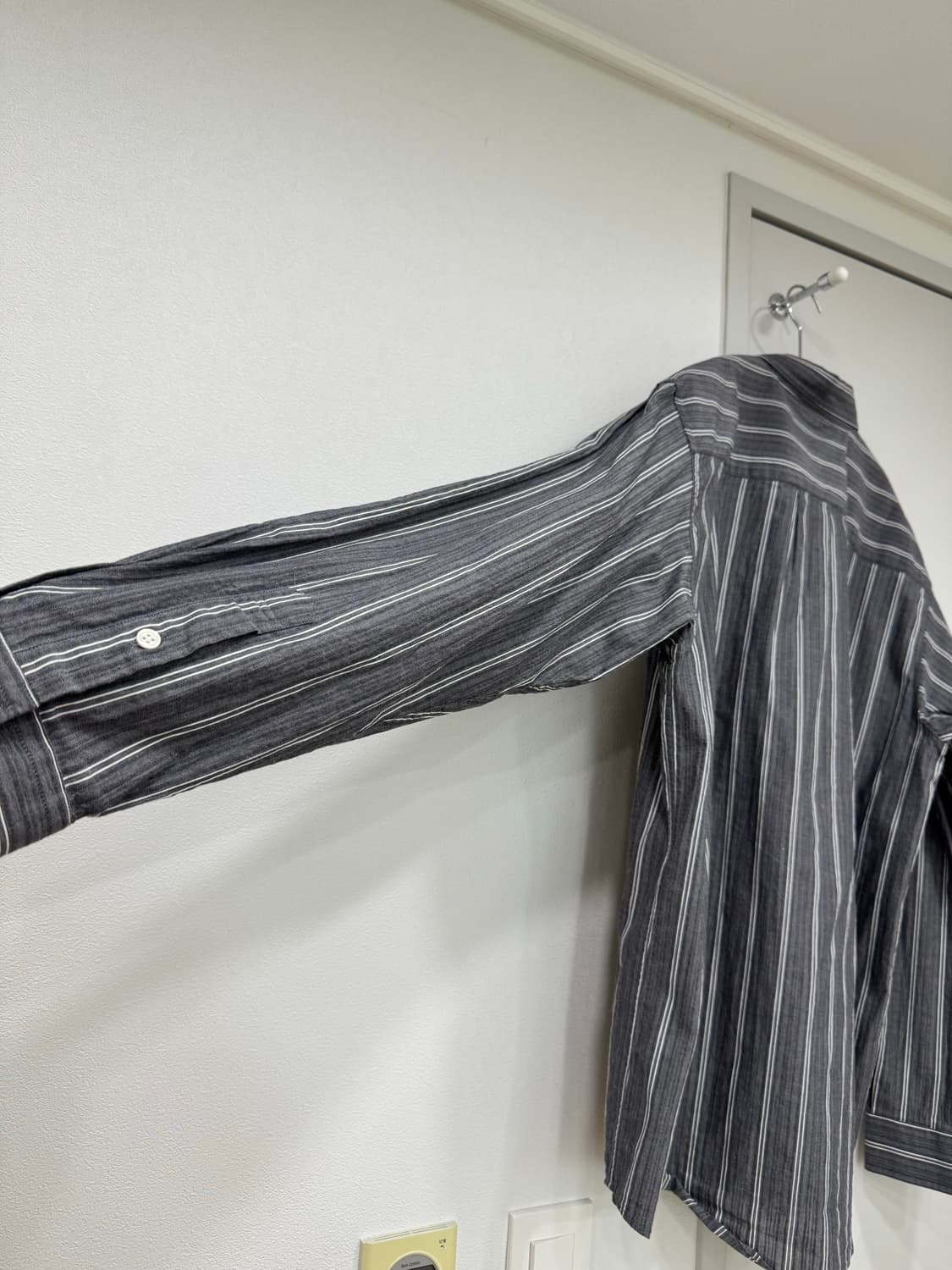 Mfpen 그레이 스트라이프 셔츠 상품이미지3