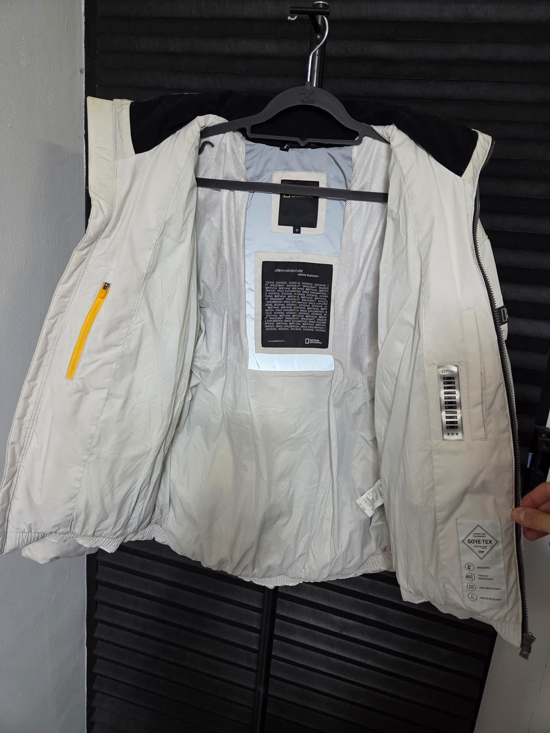 [내셔널지오그래픽] 고어텍스 덕다운 패딩 판매합니다. 상품이미지5