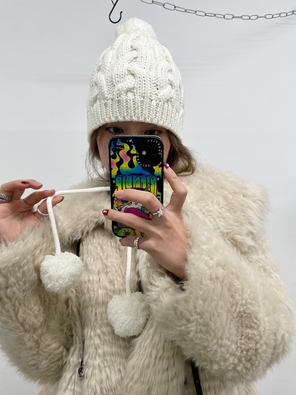 윈터페어리 화이트 이어플랩 방울 비니 상품이미지2