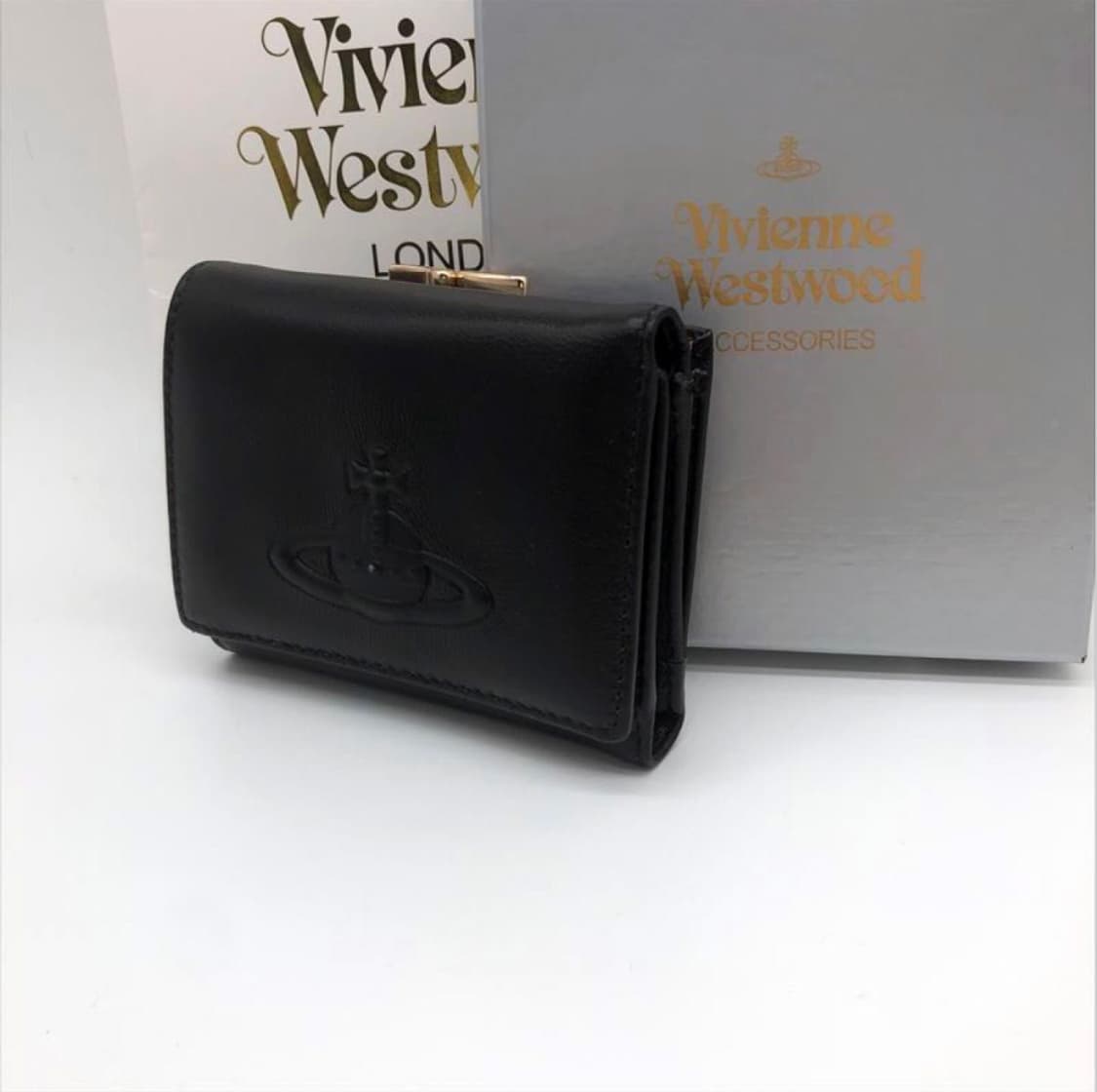 비비안웨스트우드 아카이브 앰보싱 orb 블렉 레더 하프월렛 반지갑 상품이미지3