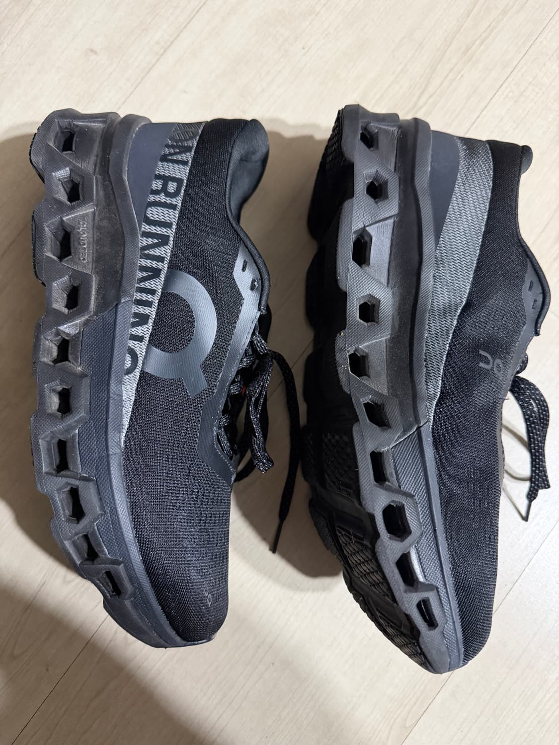 온러닝 클라우드몬스터2 블랙 상품이미지1