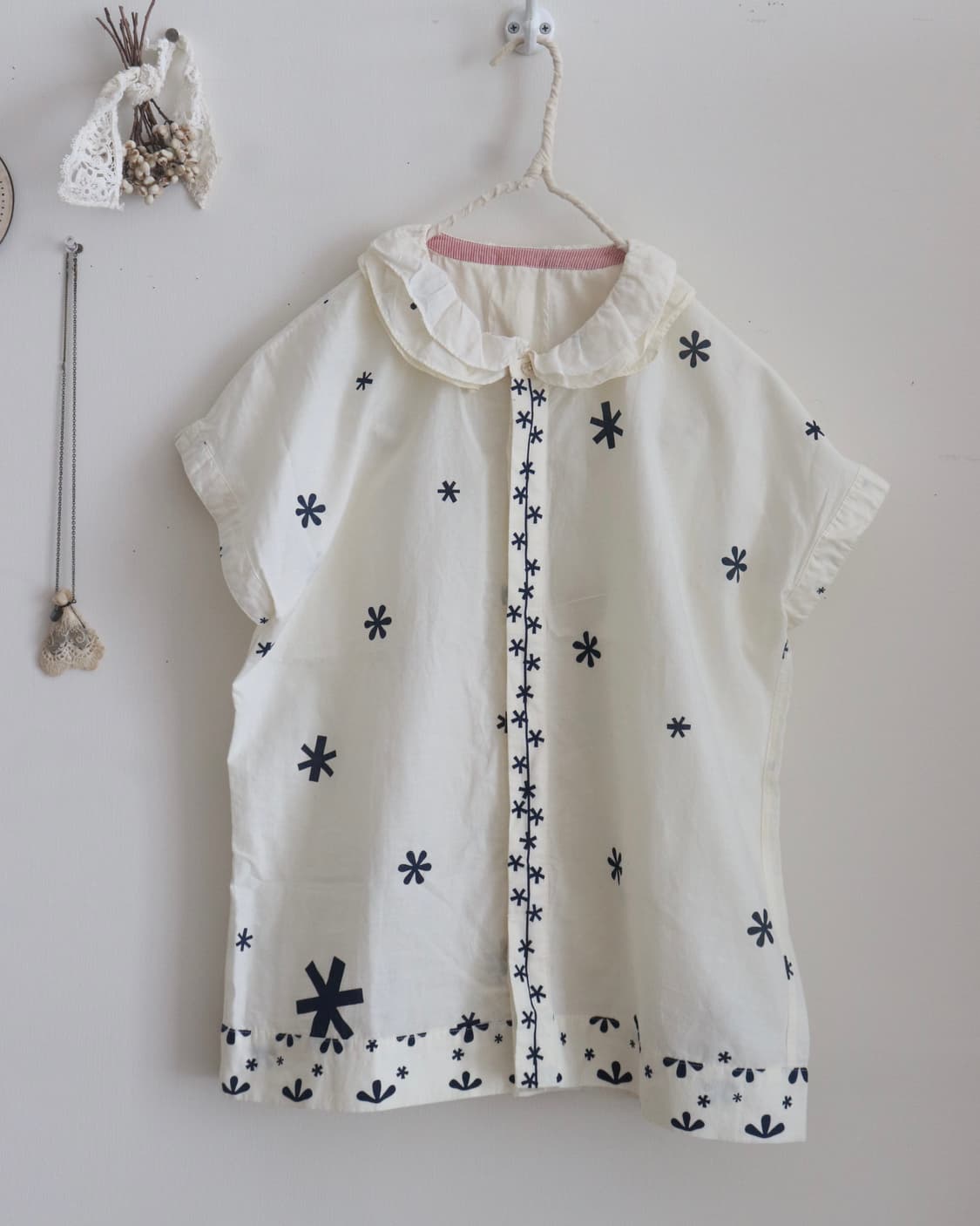 [Beams Boy] Floral Frill Collar Blouse 상품이미지9