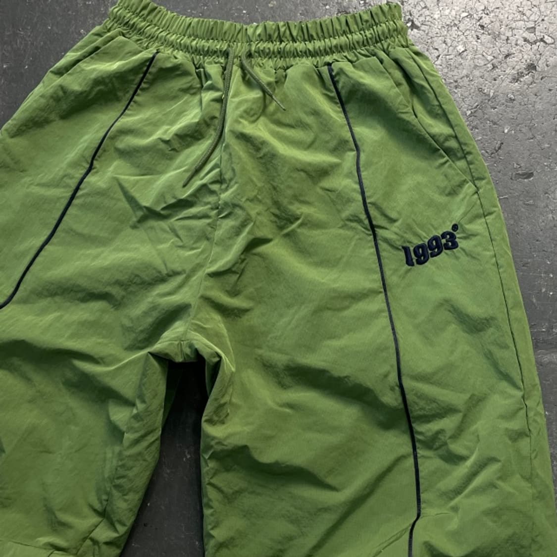 100 1993스튜디오 나일론 팬츠 상품이미지2