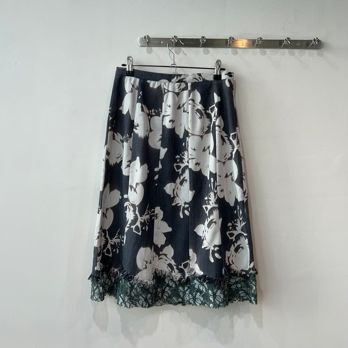 오리엔탈 플로럴 레이스 미디 스커트 상품이미지3