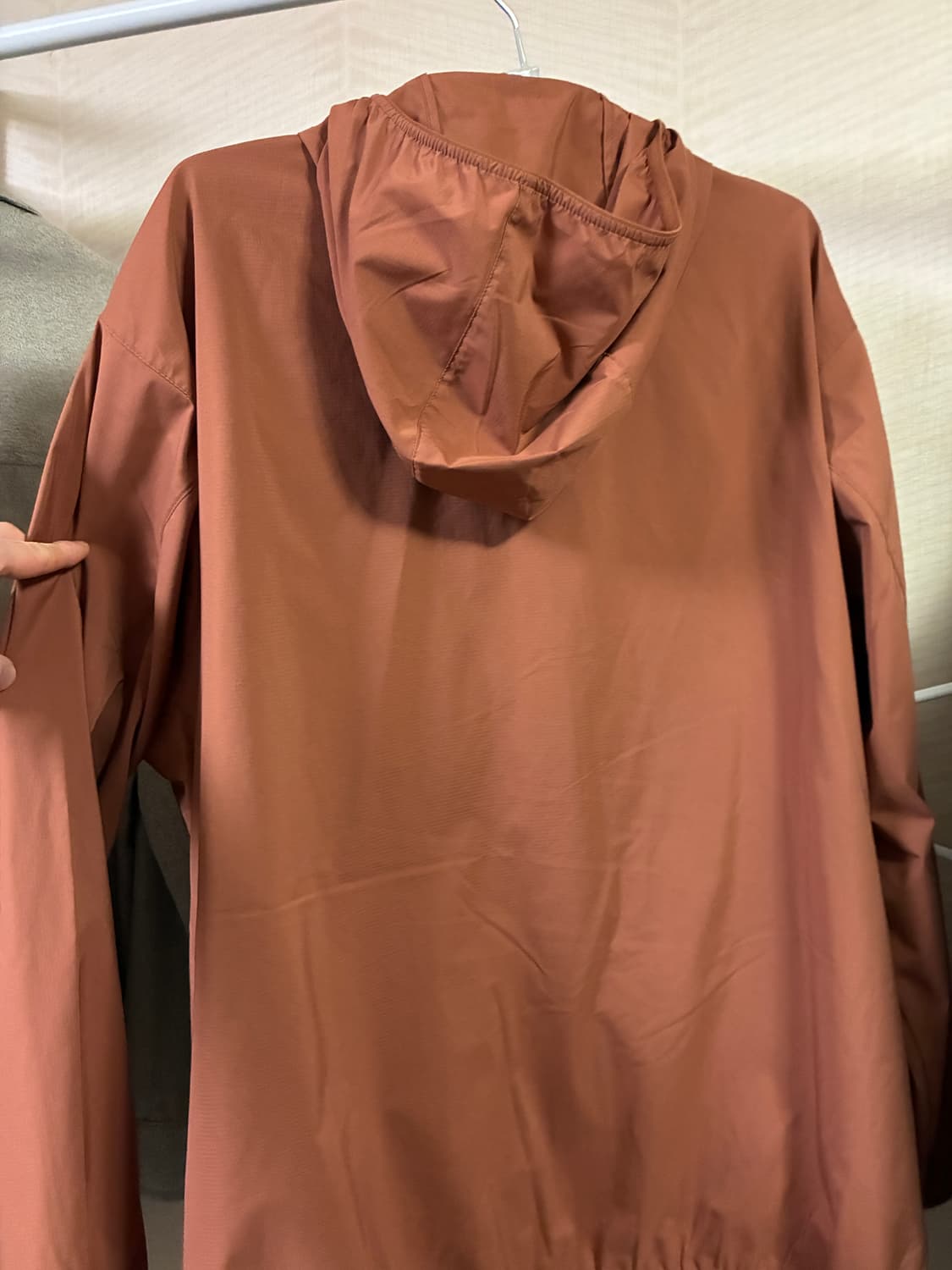 유니클로 uv 바람막이 황토색 상품이미지3